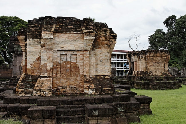 Prasat Sa Kamphaeng Yai-041
